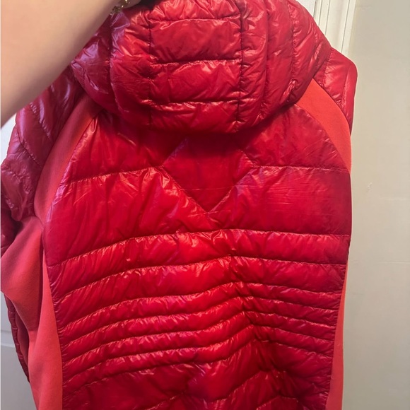Canada Goose Vibrant Red Quilted Jacket - Picture 6 of 6